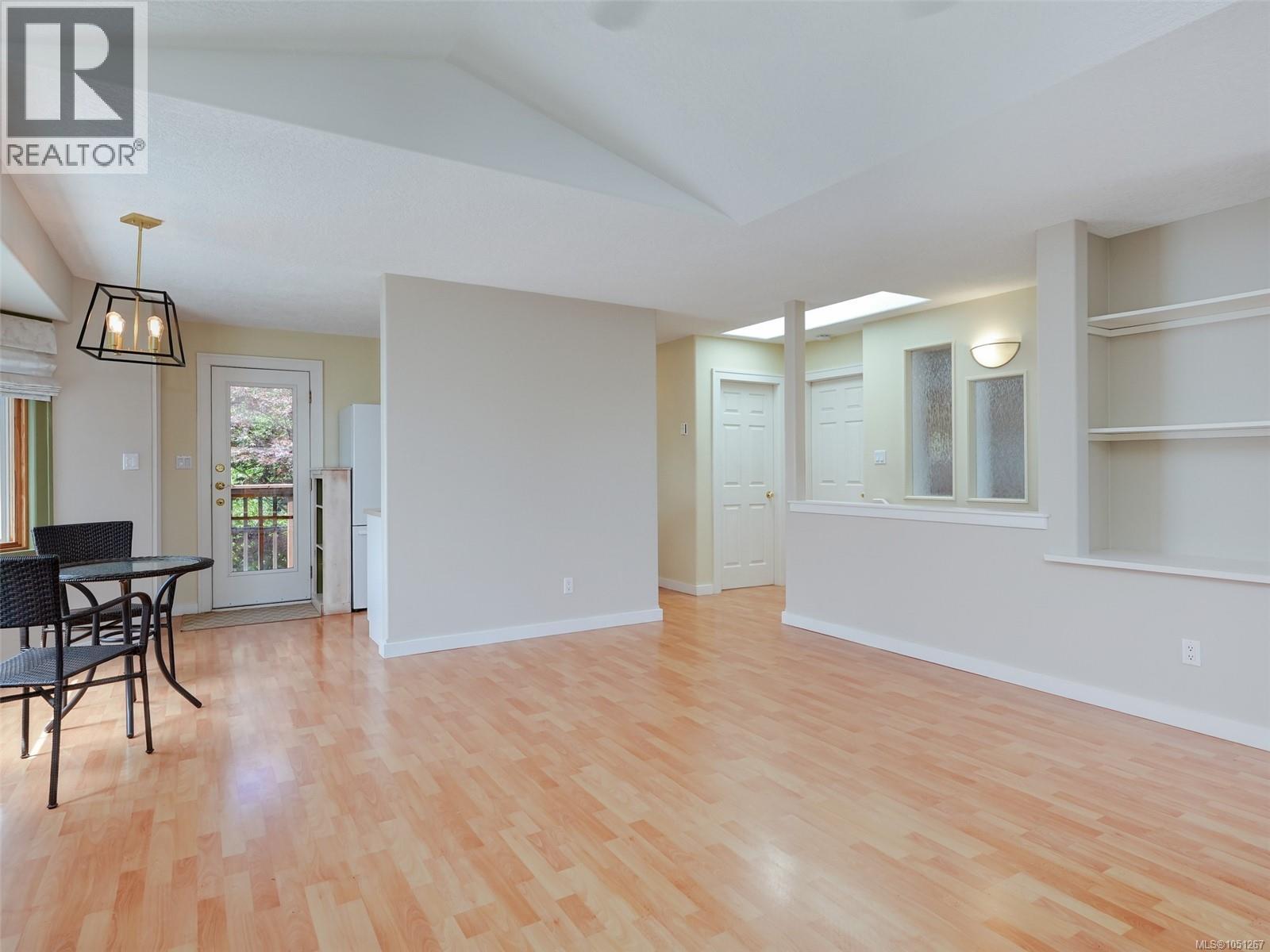 1040 Alston St Property Photo 4