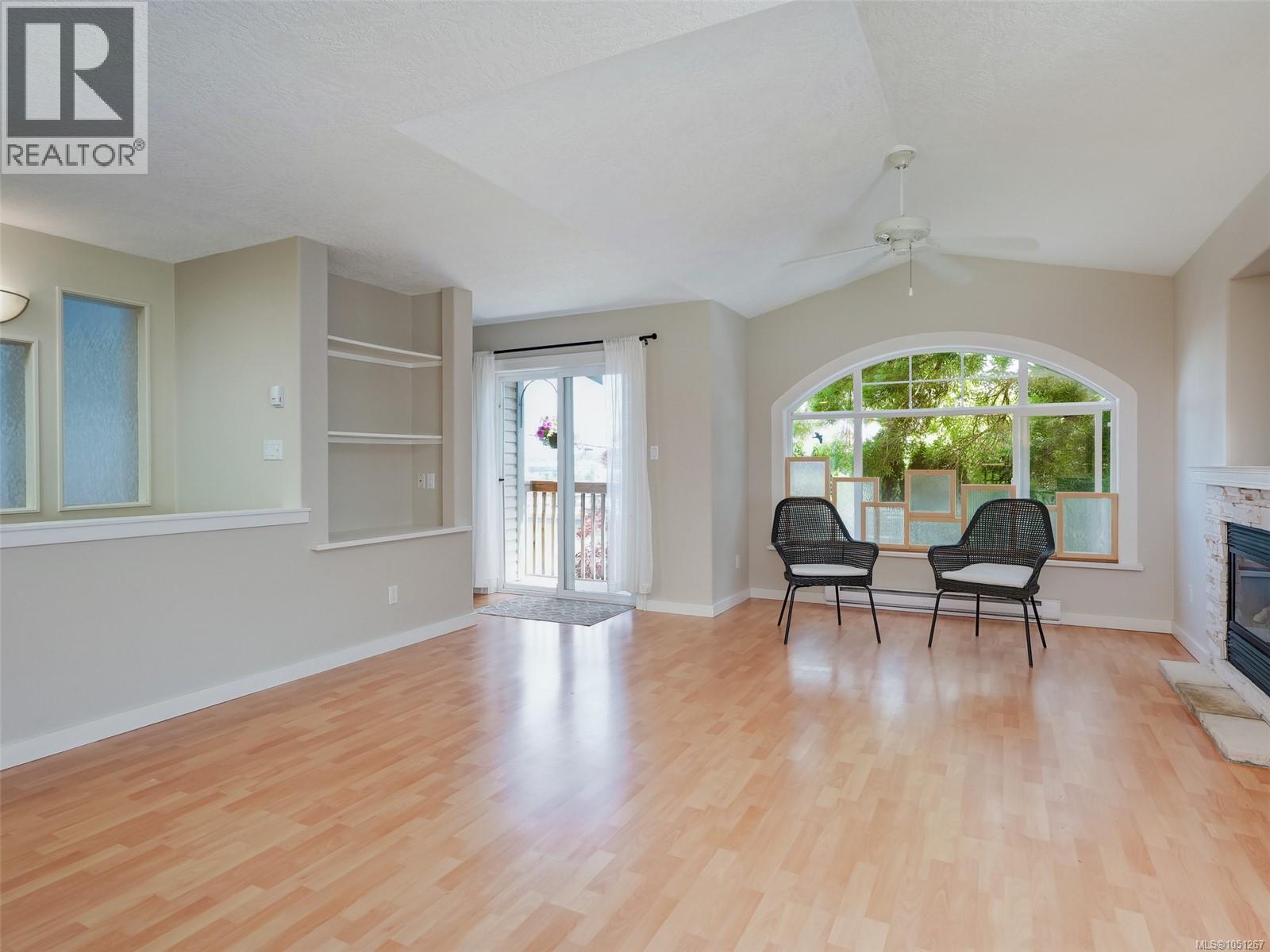 1040 Alston St Property Photo 6
