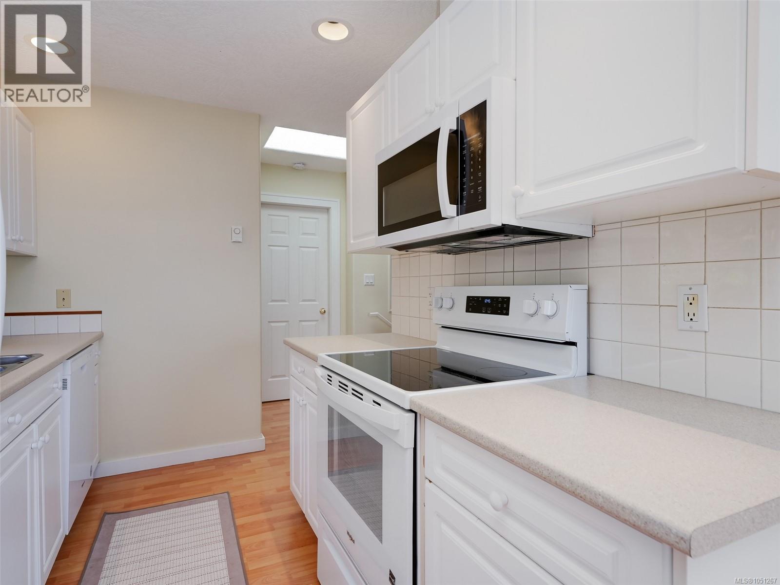 1040 Alston St Property Photo 10