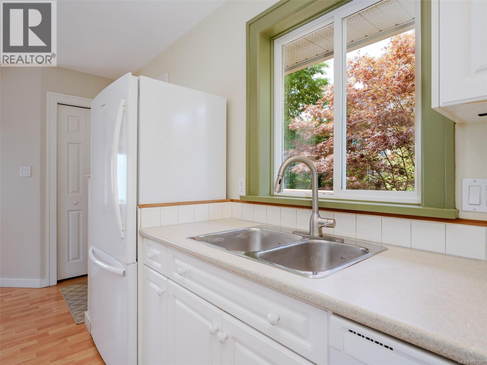 1040 Alston St Property Photo 11