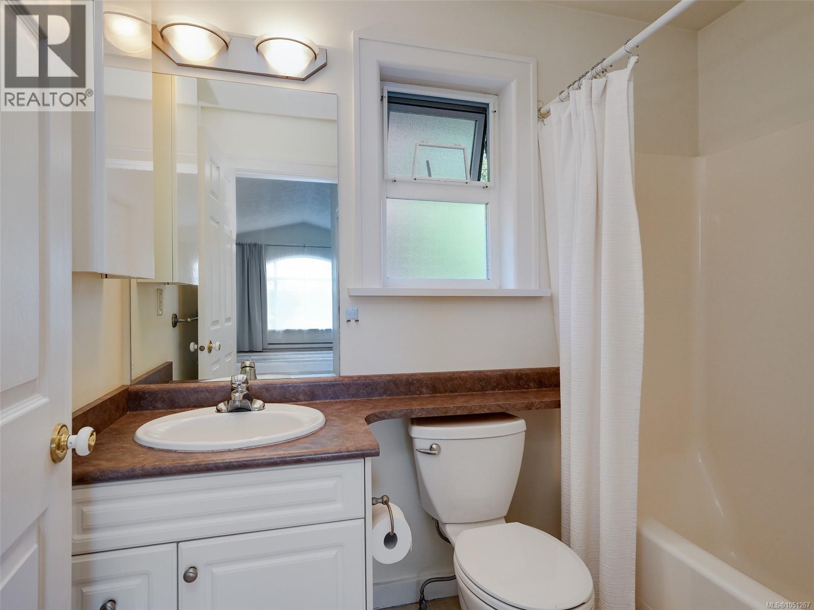 1040 Alston St Property Photo 15
