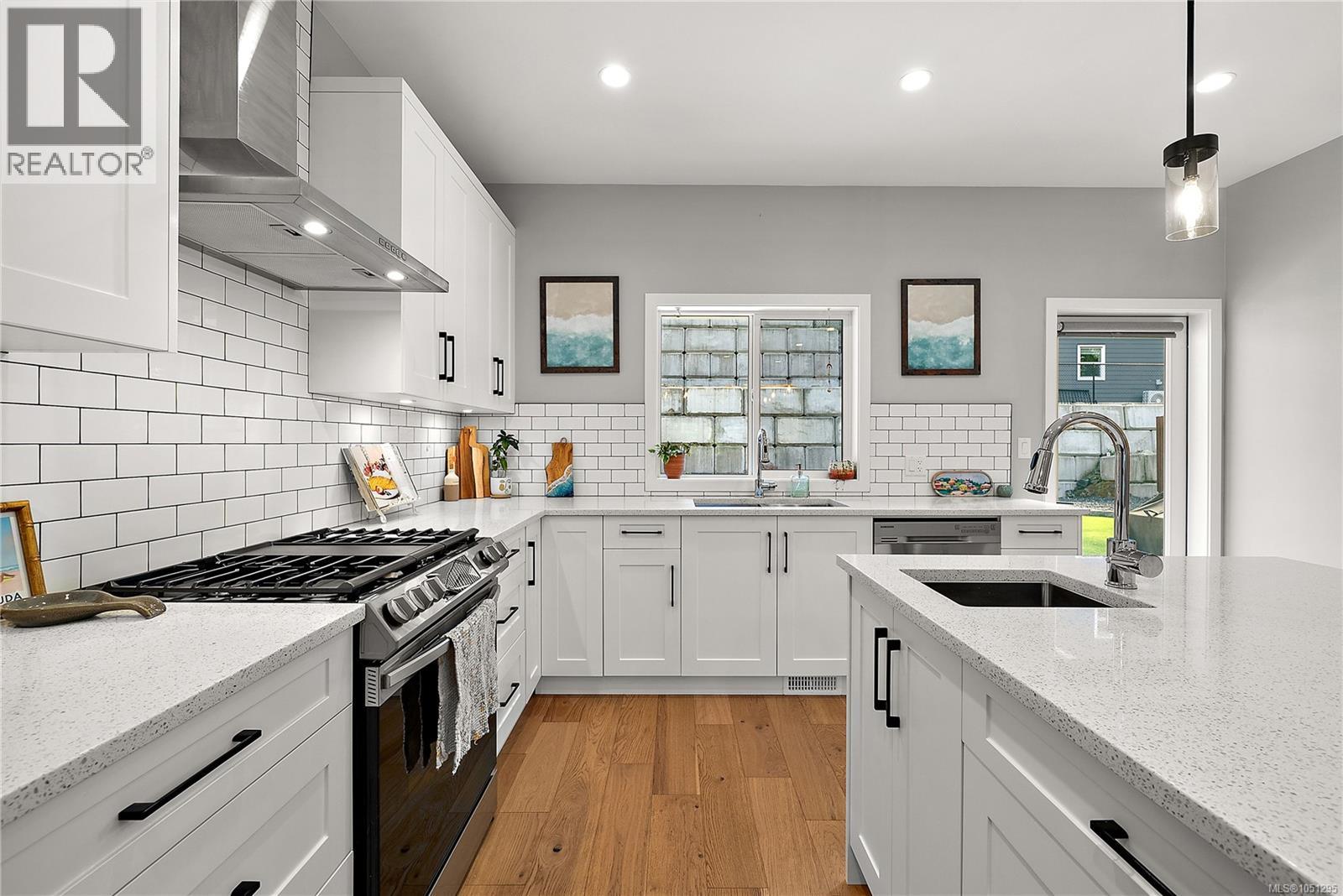 649 Frederic Rd Property Photo 9
