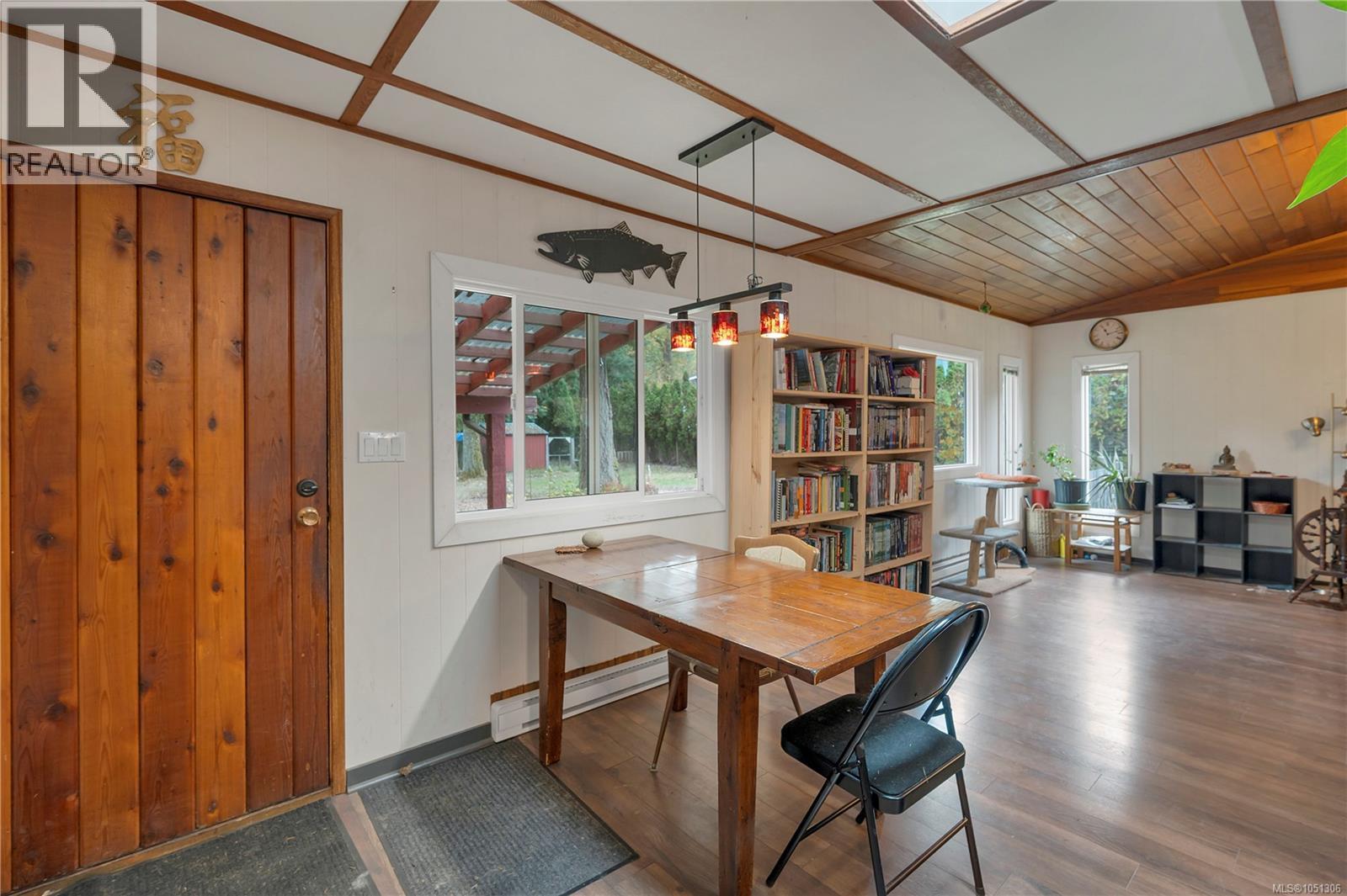 4485 Colwin Rd Property Photo 10