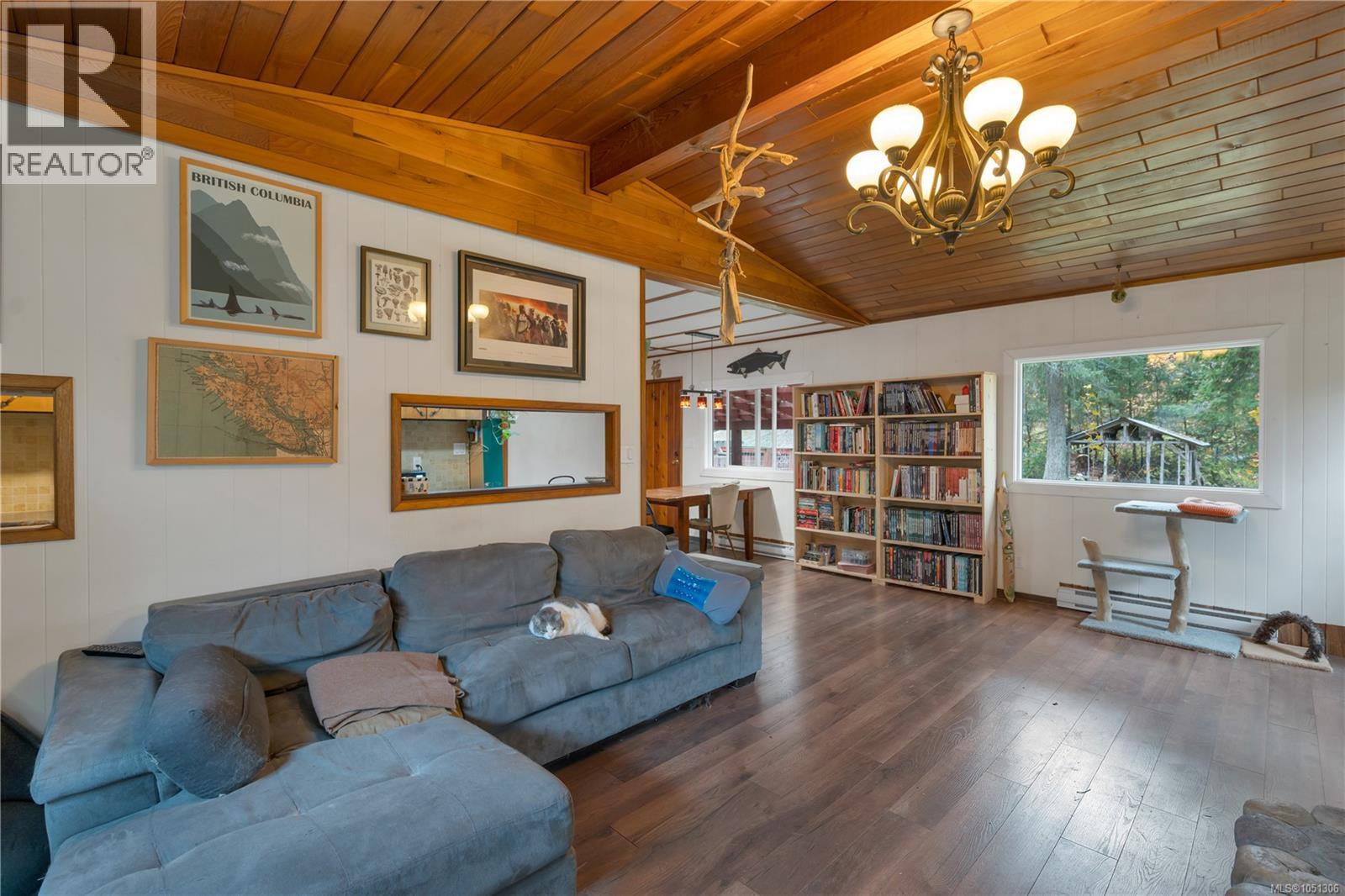 4485 Colwin Rd Property Photo 13