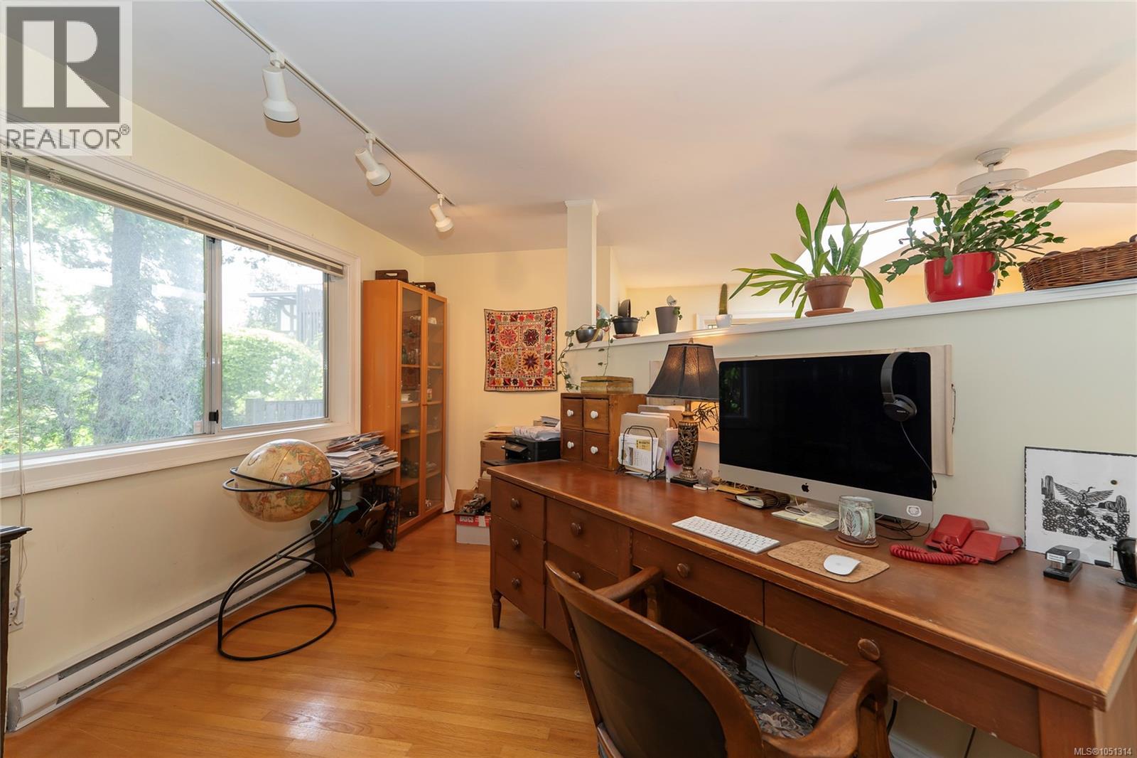 1377 Rockland Ave Property Photo 26