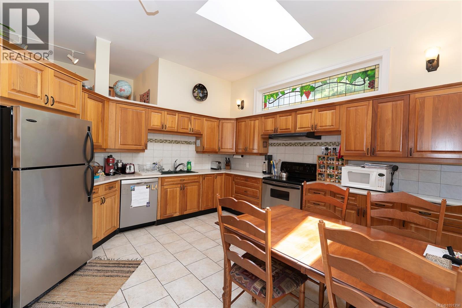 1377 Rockland Ave Property Photo 27