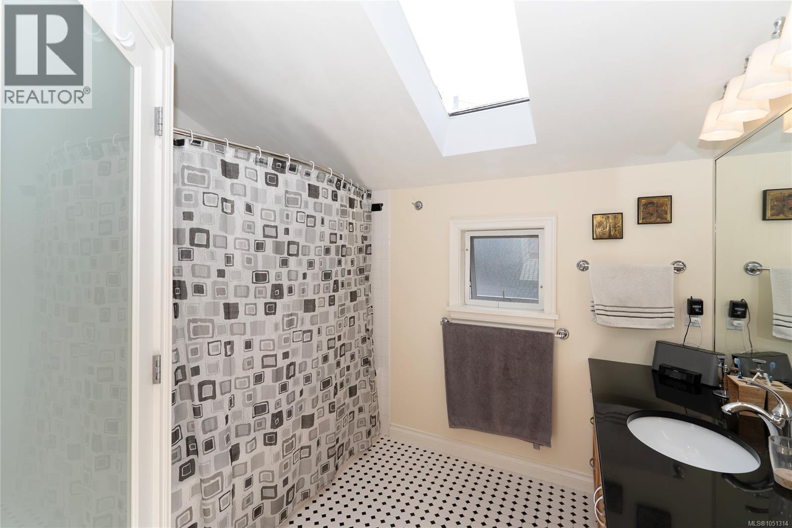 1377 Rockland Ave Property Photo 45
