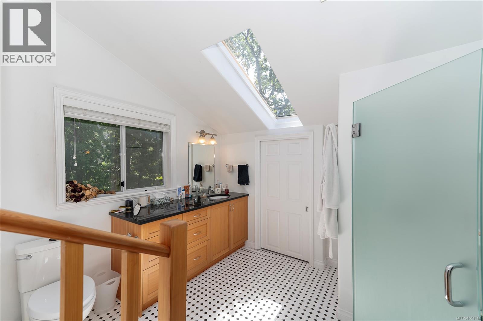 1377 Rockland Ave Property Photo 48