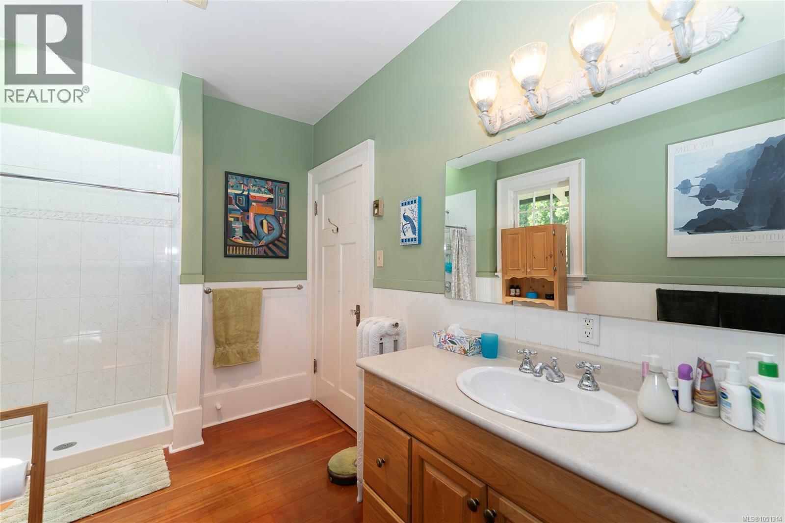 1377 Rockland Ave Property Photo 54