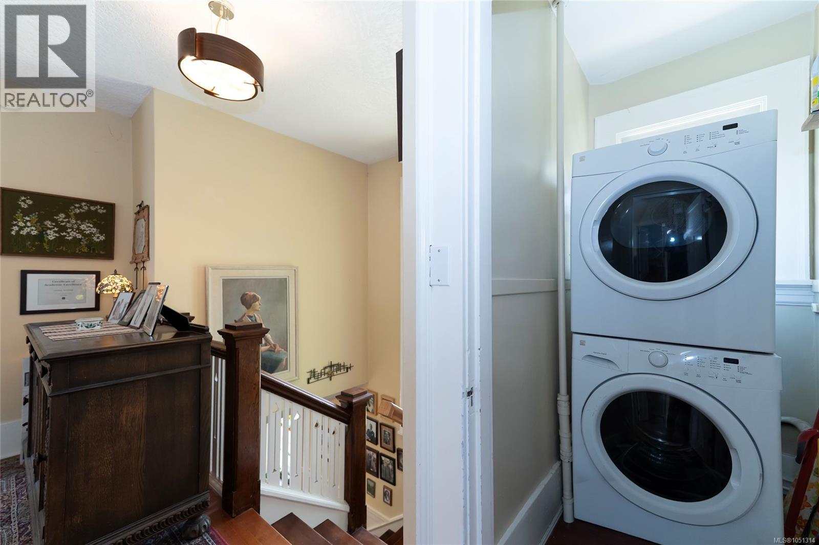 1377 Rockland Ave Property Photo 56