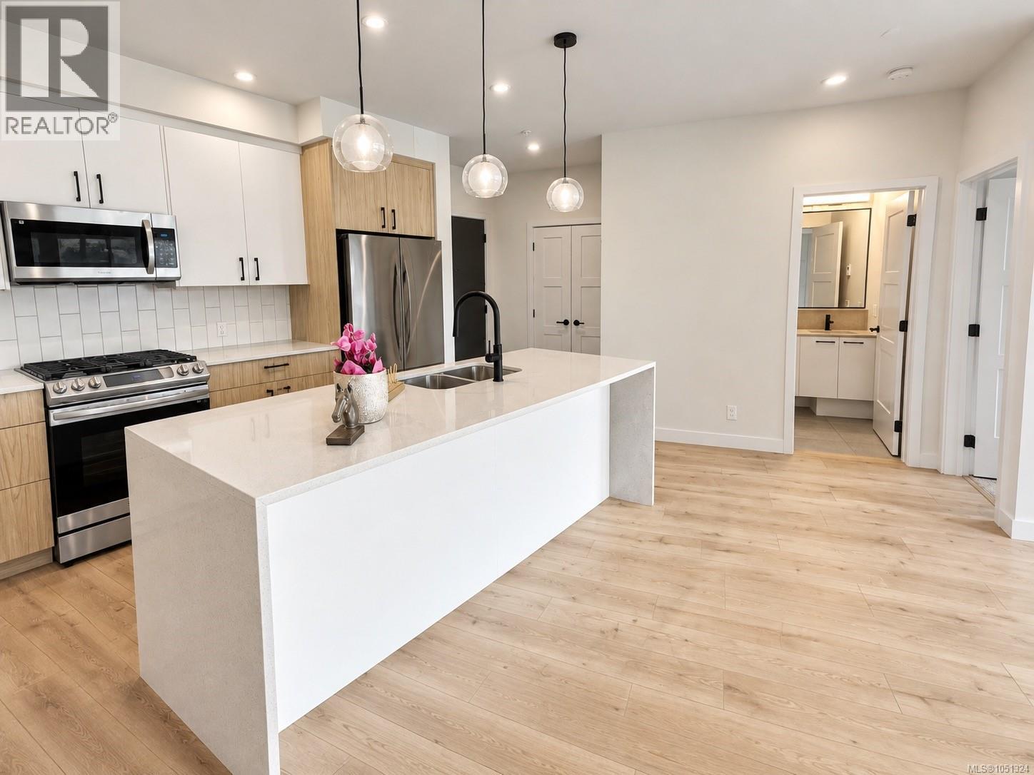 110 958 Pharoah Mews Property Photo 4