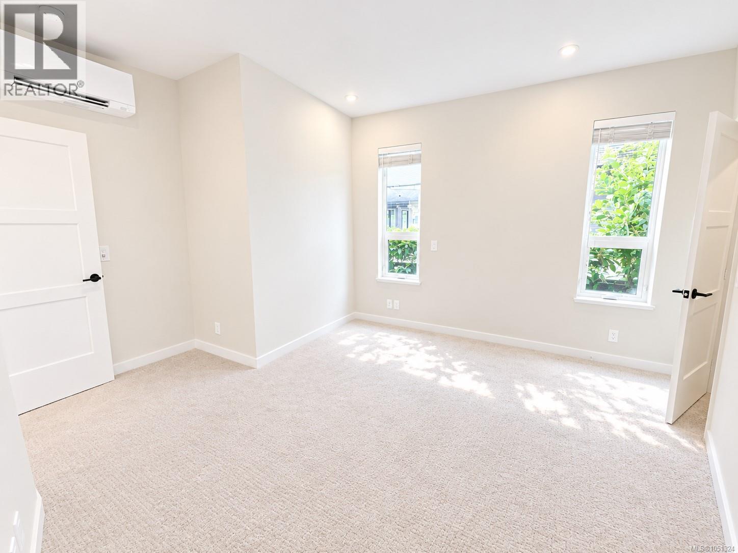 110 958 Pharoah Mews Property Photo 31