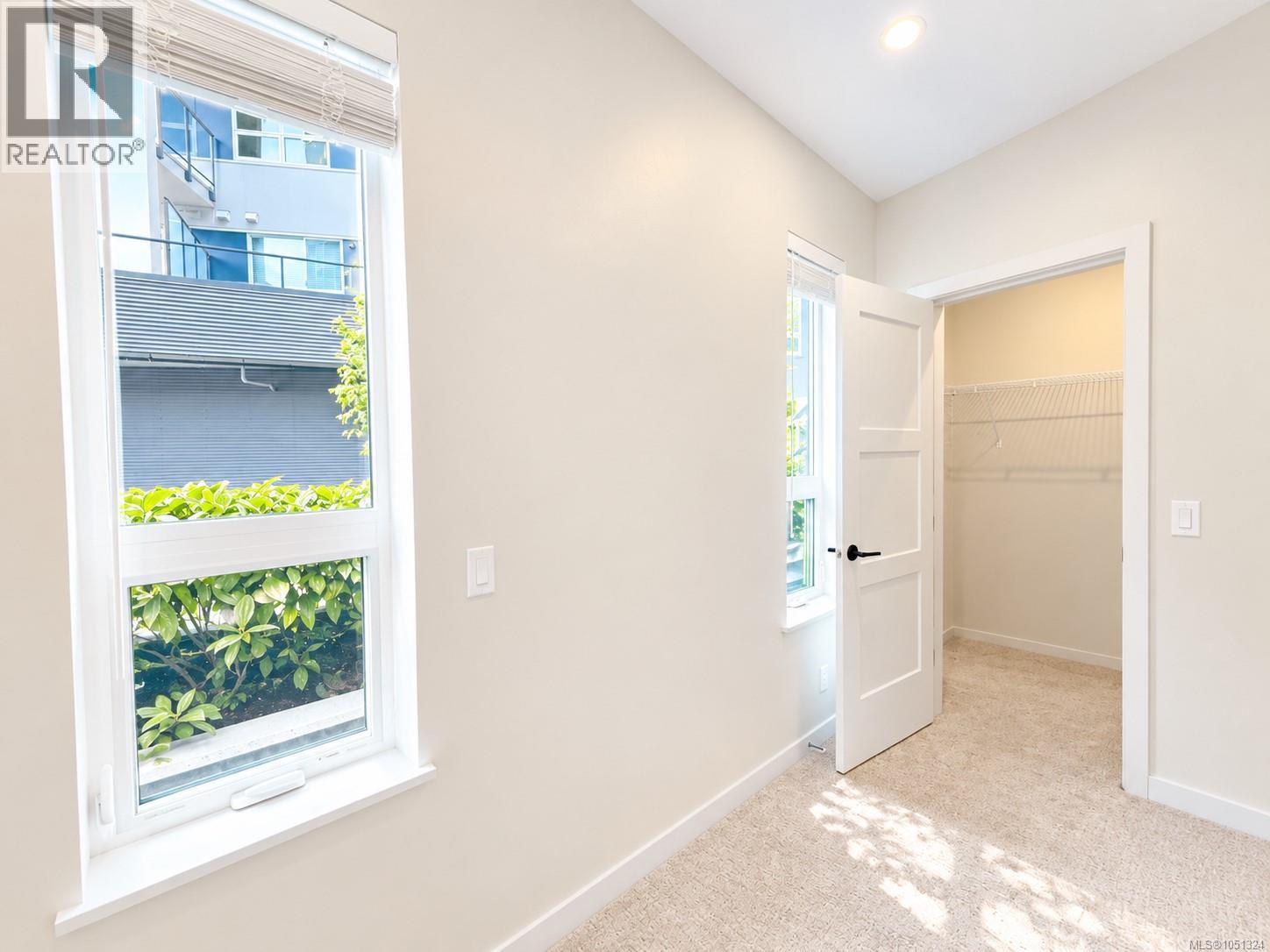 110 958 Pharoah Mews Property Photo 32