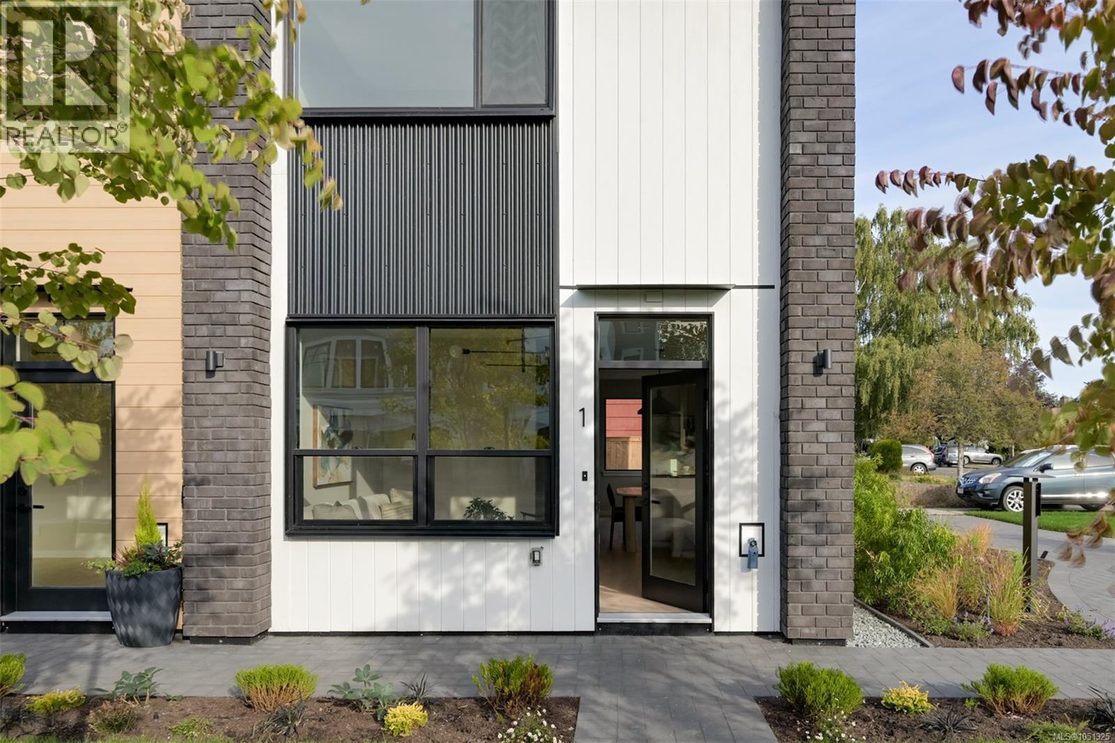 1 2100 Allenby St Property Photo 3