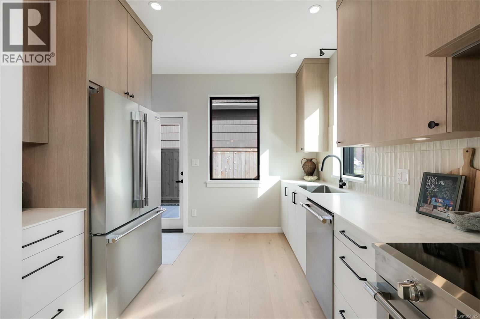 1 2100 Allenby St Property Photo 15