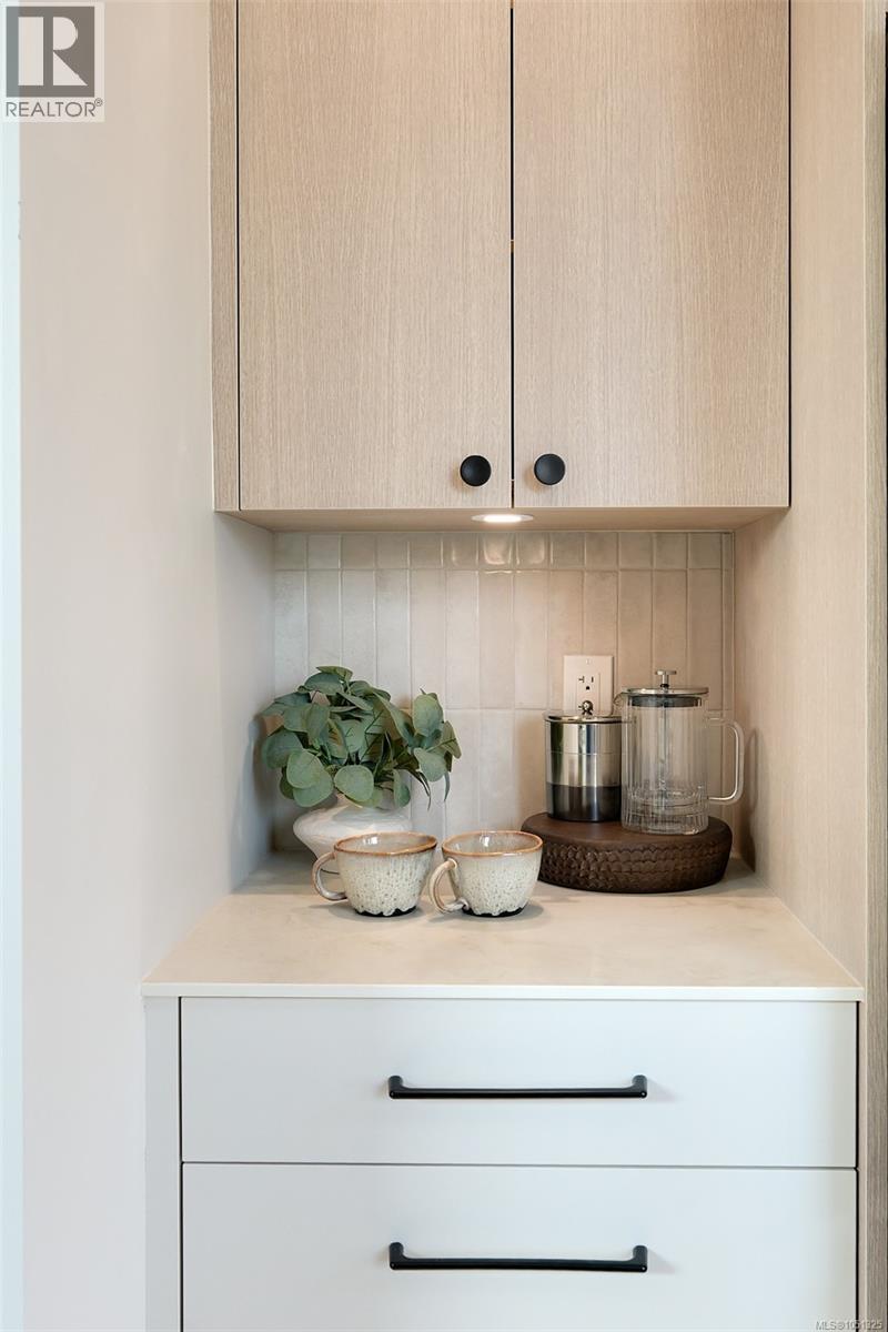 1 2100 Allenby St Property Photo 21