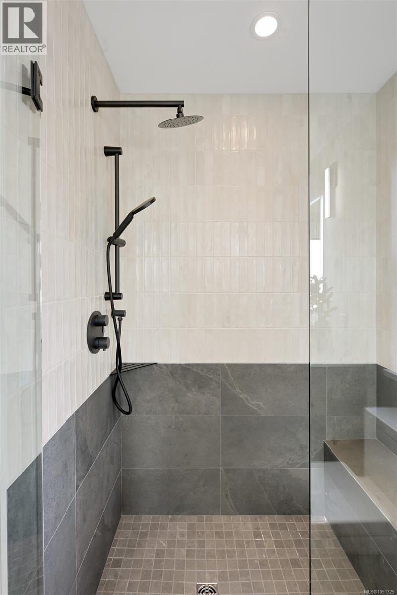 1 2100 Allenby St Property Photo 34