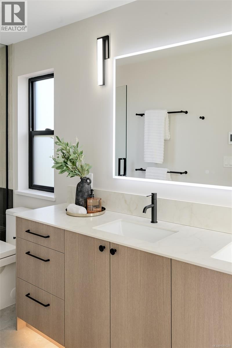 1 2100 Allenby St Property Photo 37