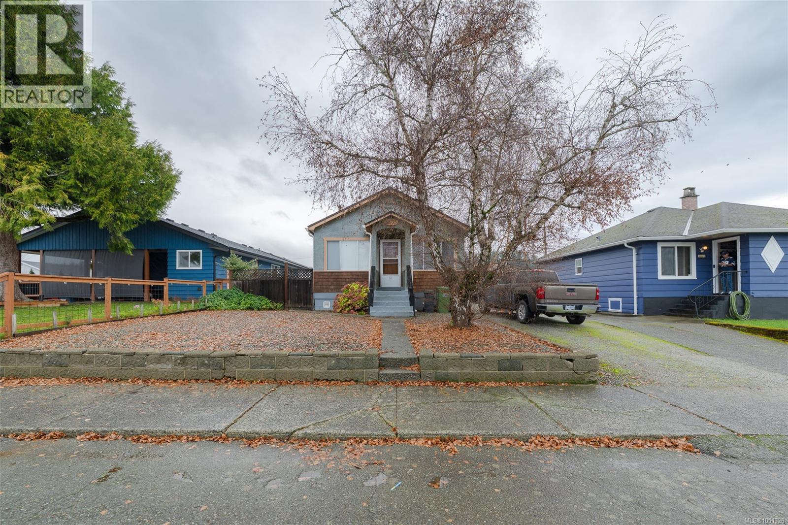 3885 14th Ave Property Photo 1