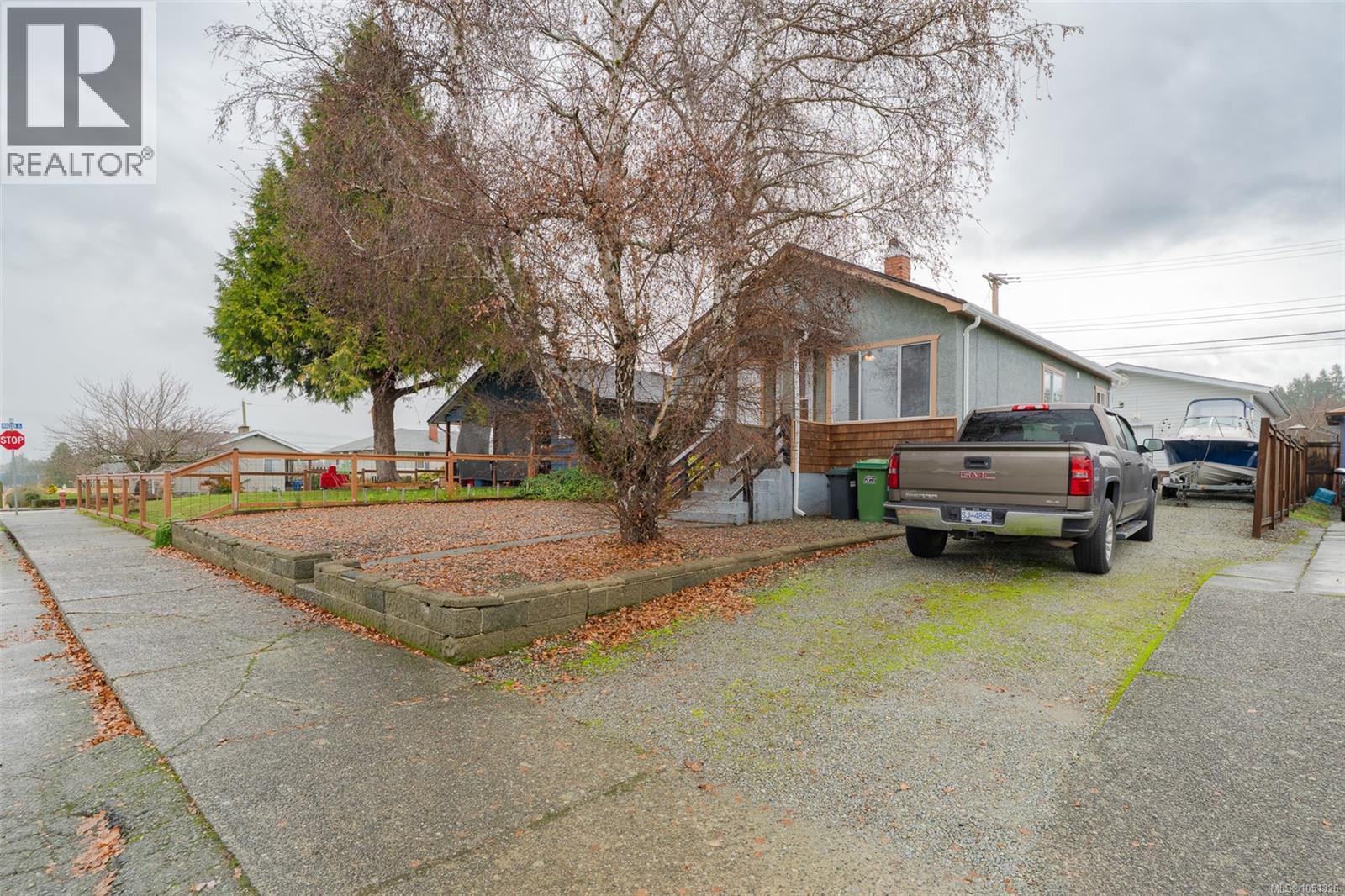 3885 14th Ave Property Photo 3