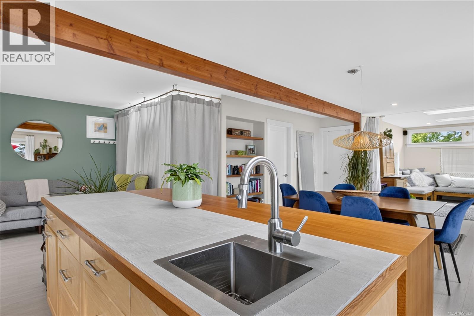 5674 Market St Property Photo 7