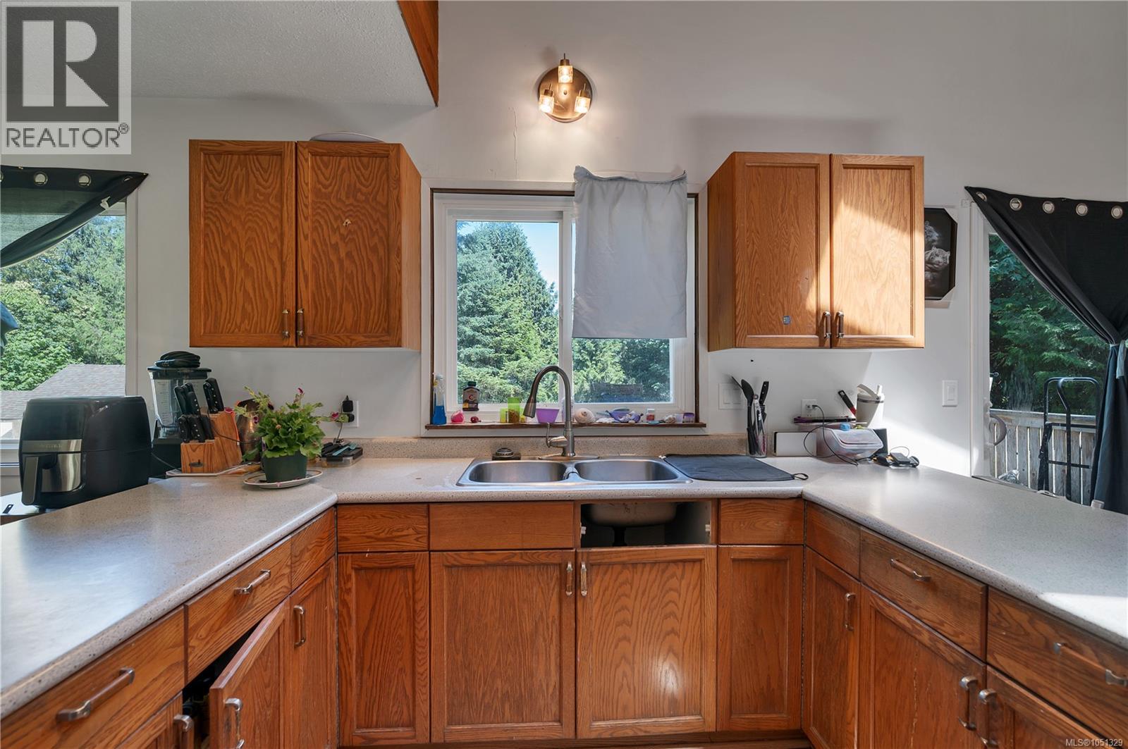 1376 Hooley Rd Property Photo 12