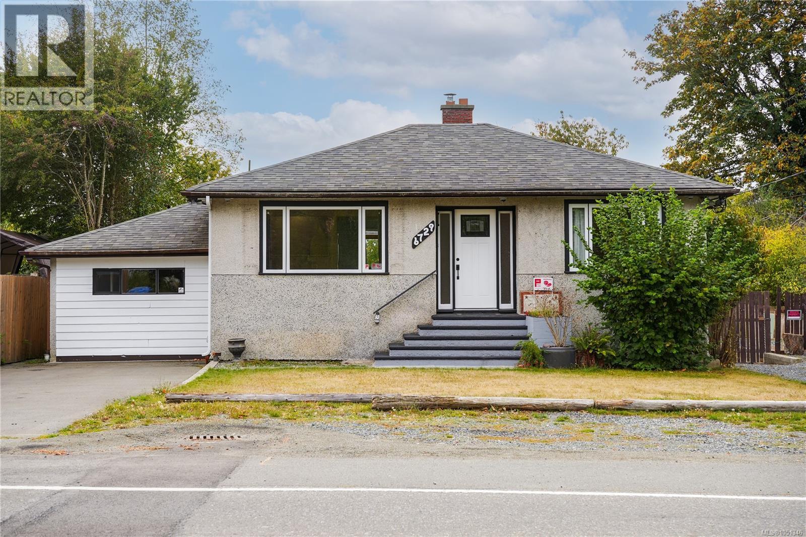 6729 Grant Rd W Property Photo 1