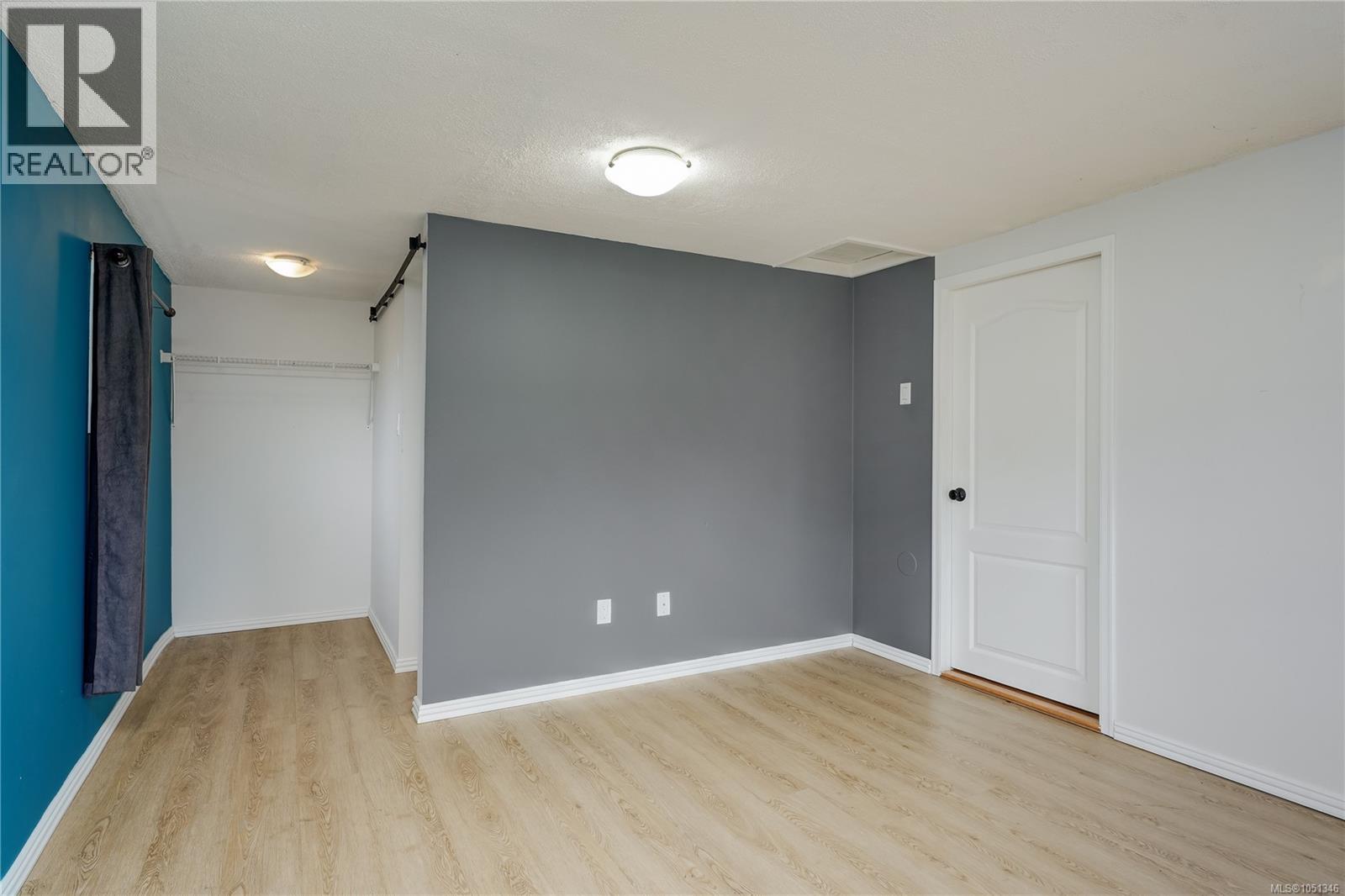 6729 Grant Rd W Property Photo 13