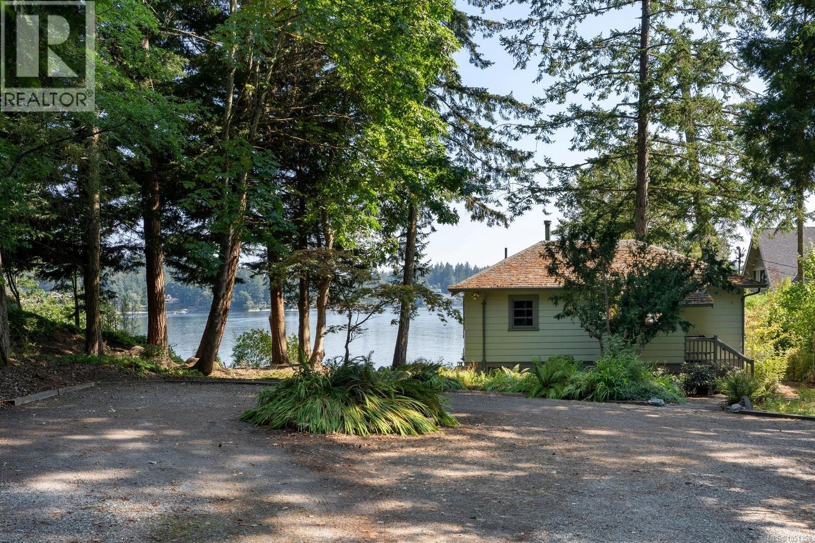 389 Moses Point Rd Property Photo 7