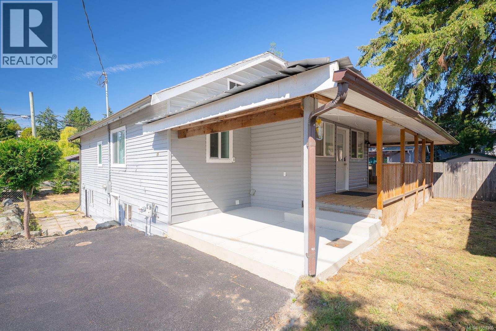 15 Fourth St Property Photo 4