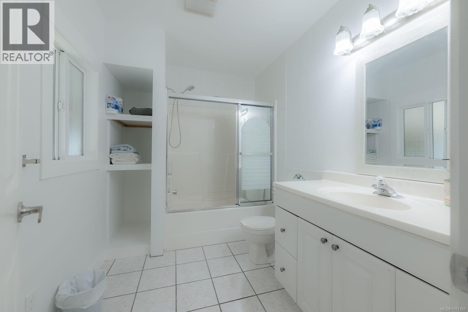 15 Fourth St Property Photo 10