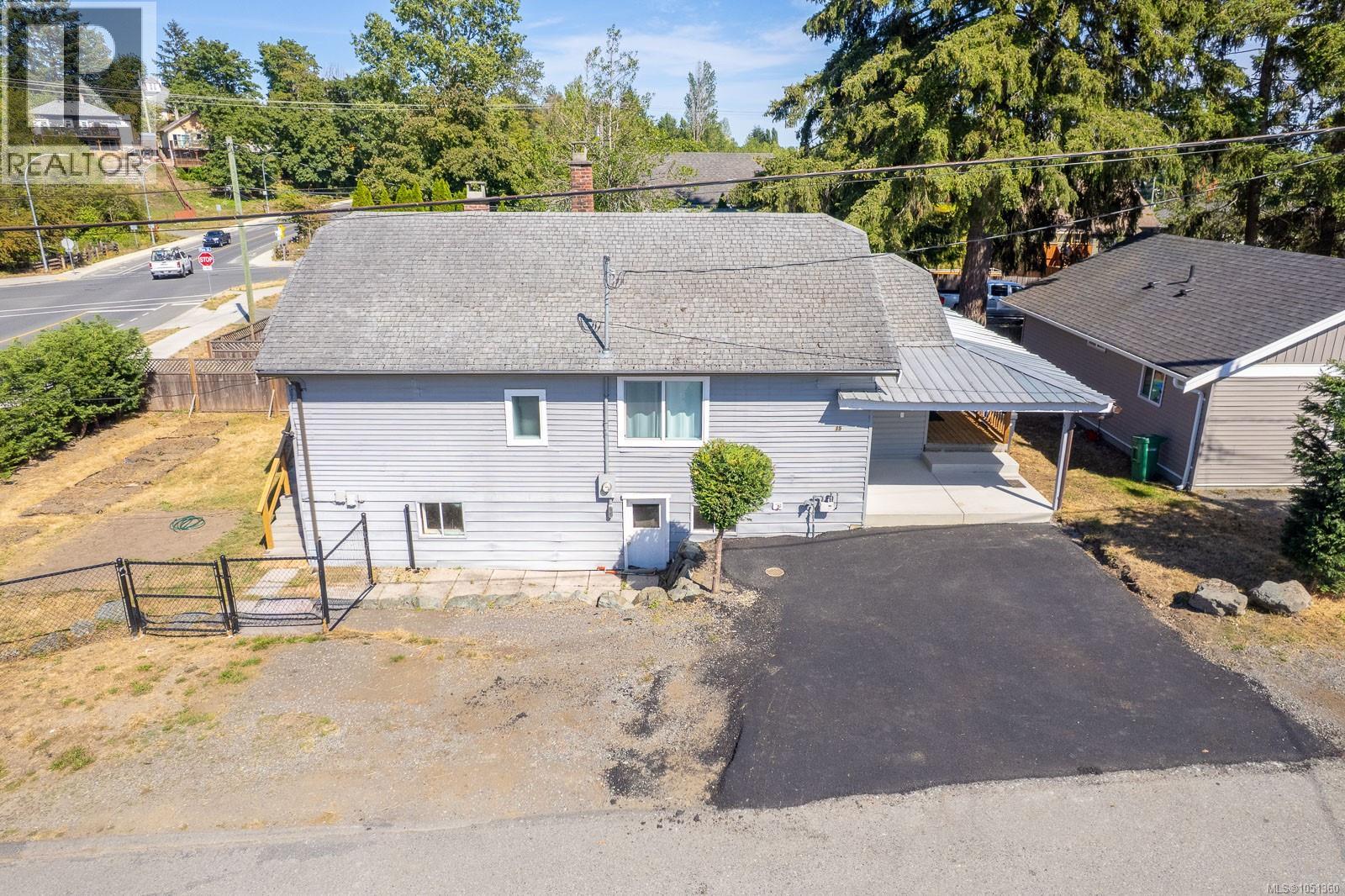 15 Fourth St Property Photo 30