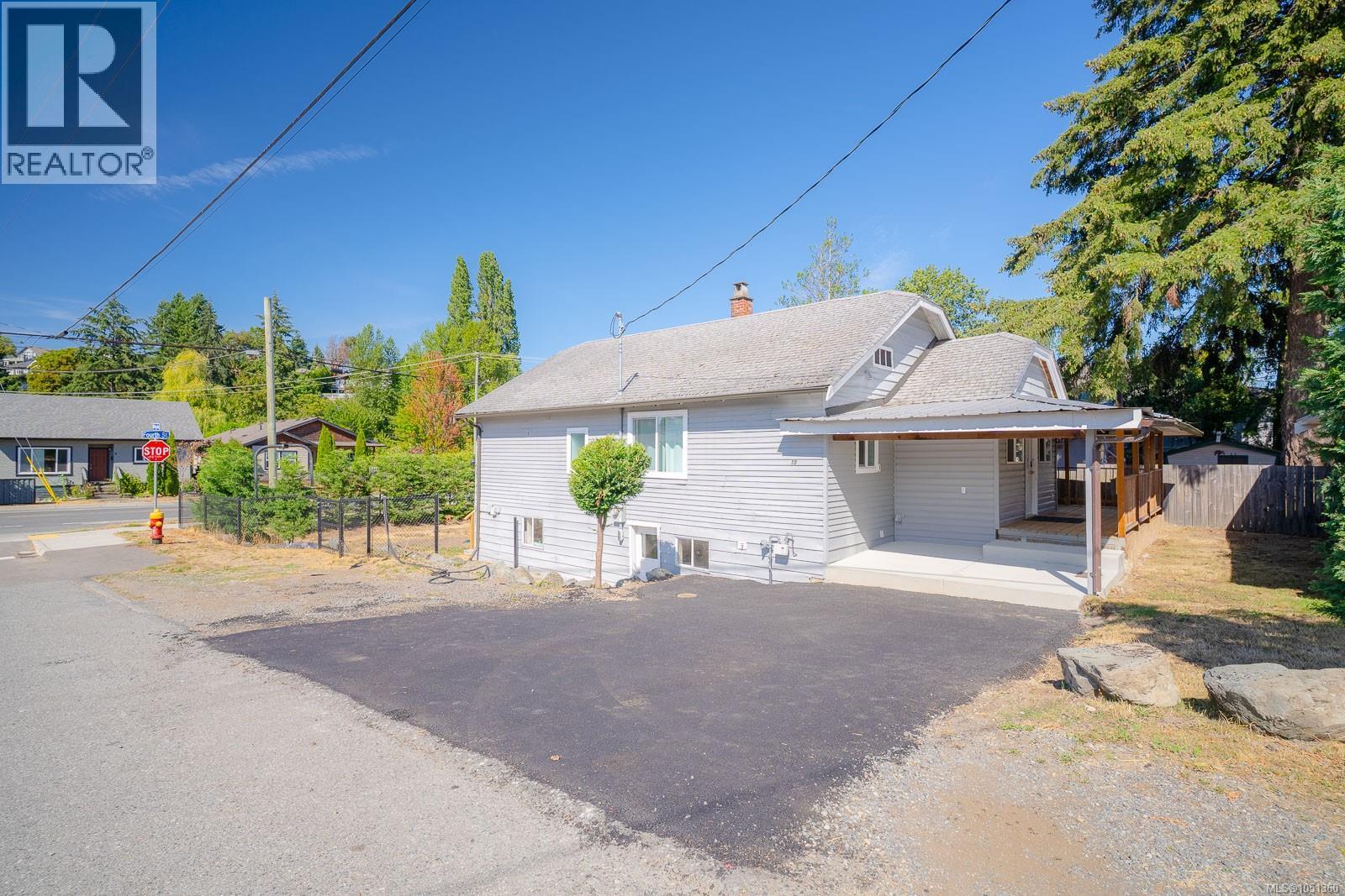 15 Fourth St Property Photo 35