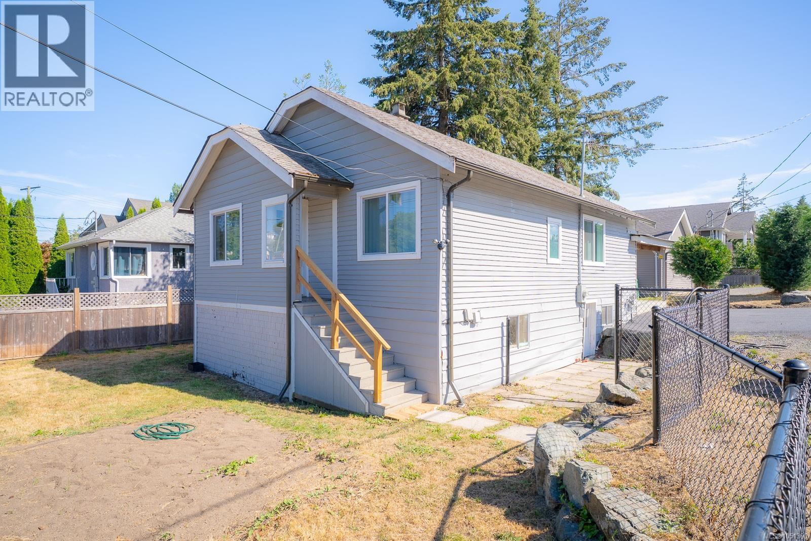 15 Fourth St Property Photo 36