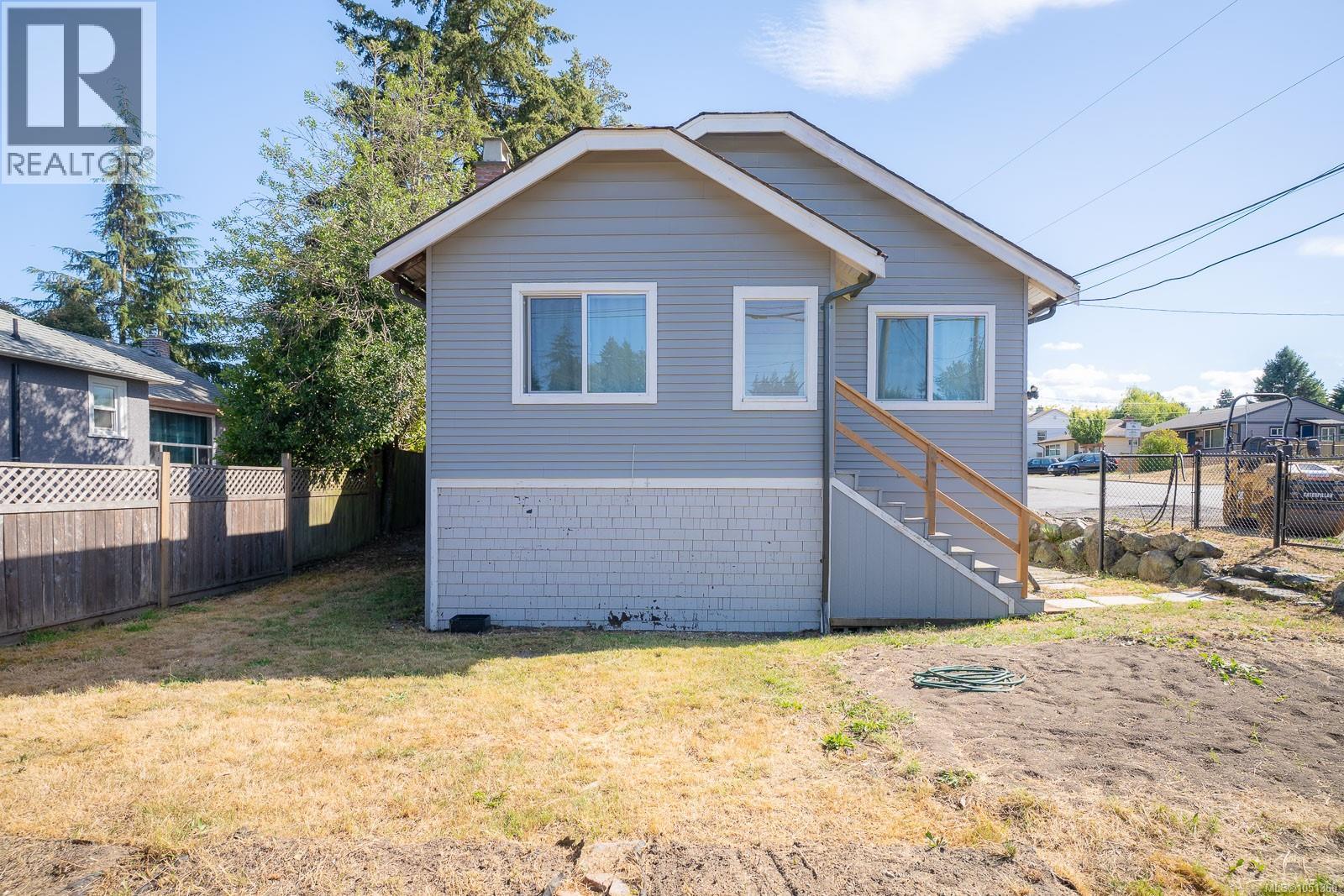 15 Fourth St Property Photo 44