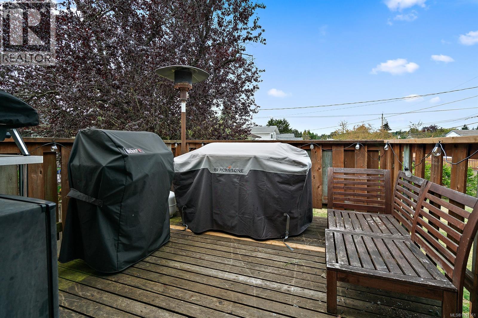 3988 Larchwood Dr Property Photo 29