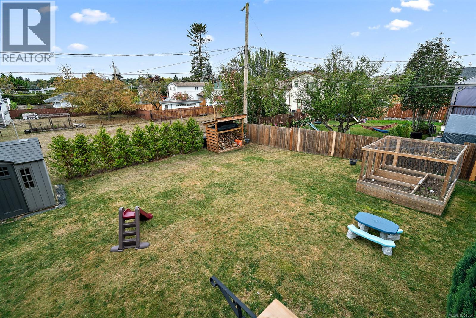 3988 Larchwood Dr Property Photo 31