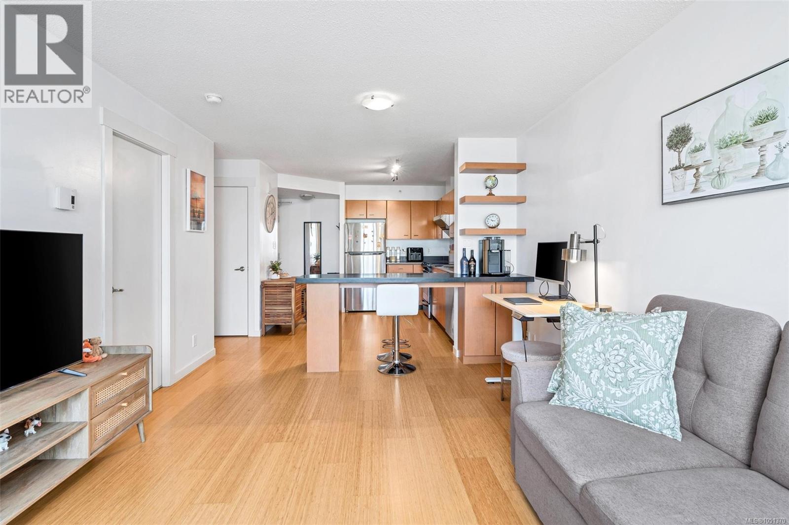 1001 751 Fairfield Rd Property Photo 6