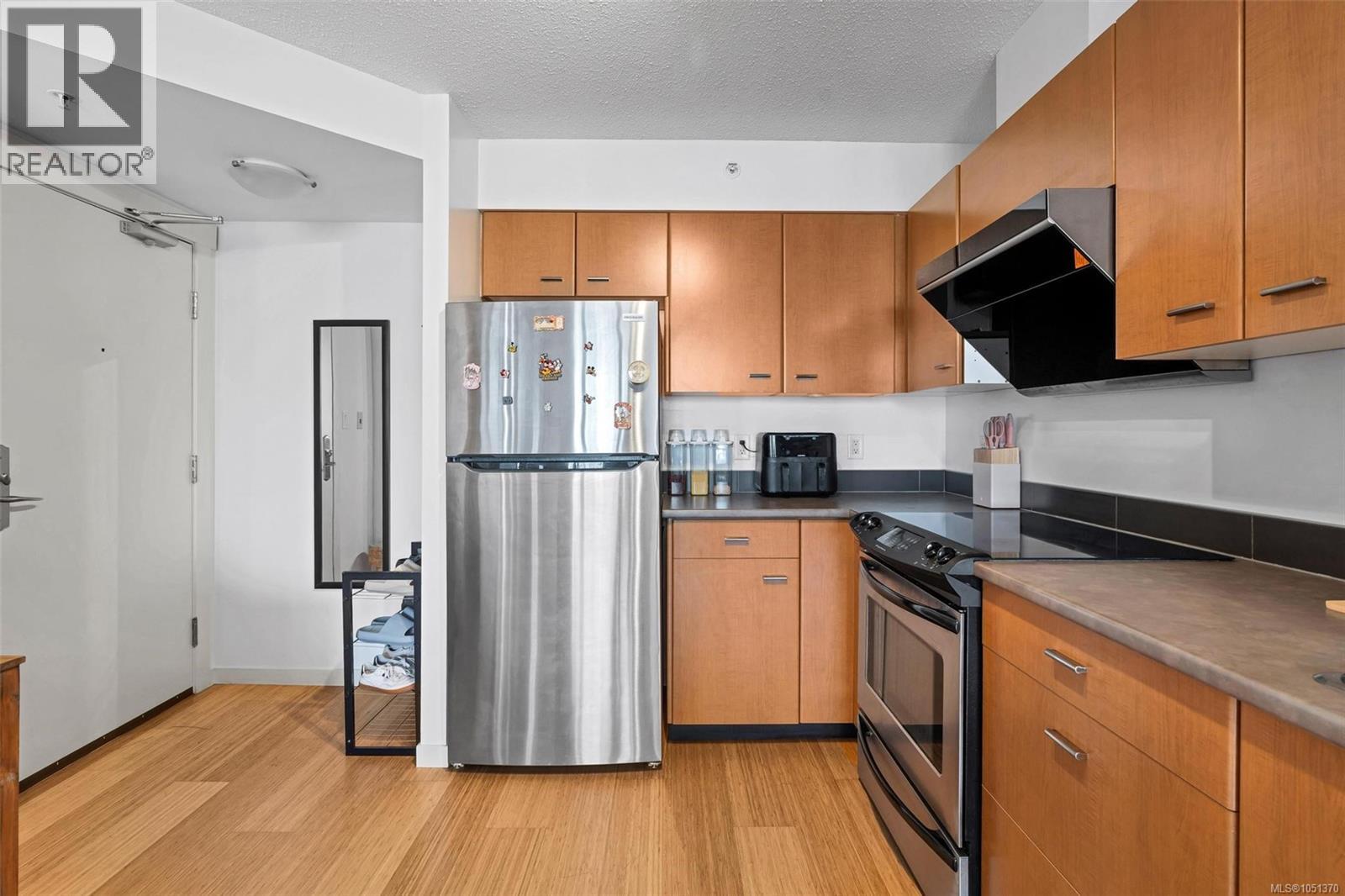 1001 751 Fairfield Rd Property Photo 11