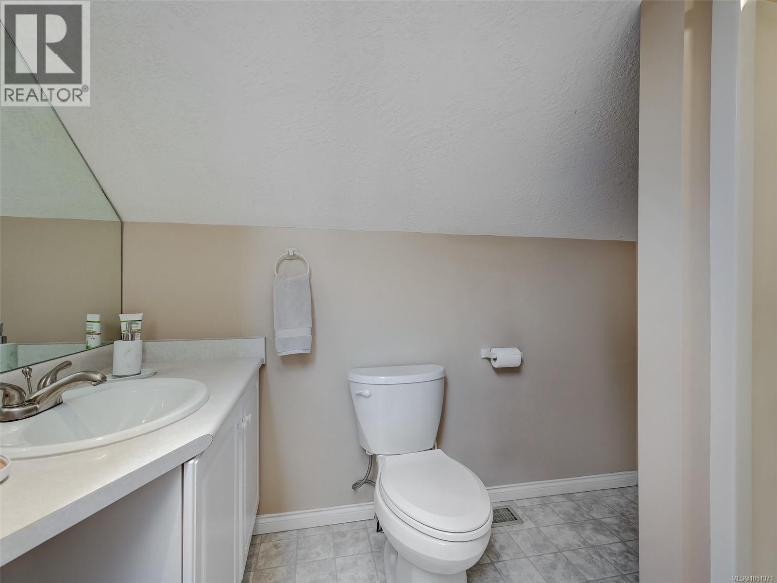 1240 Victoria Ave Property Photo 17