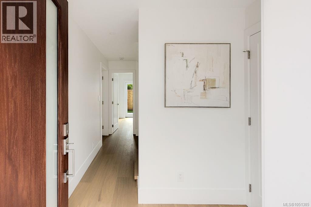 3 2268 Bowker Ave Property Photo 4
