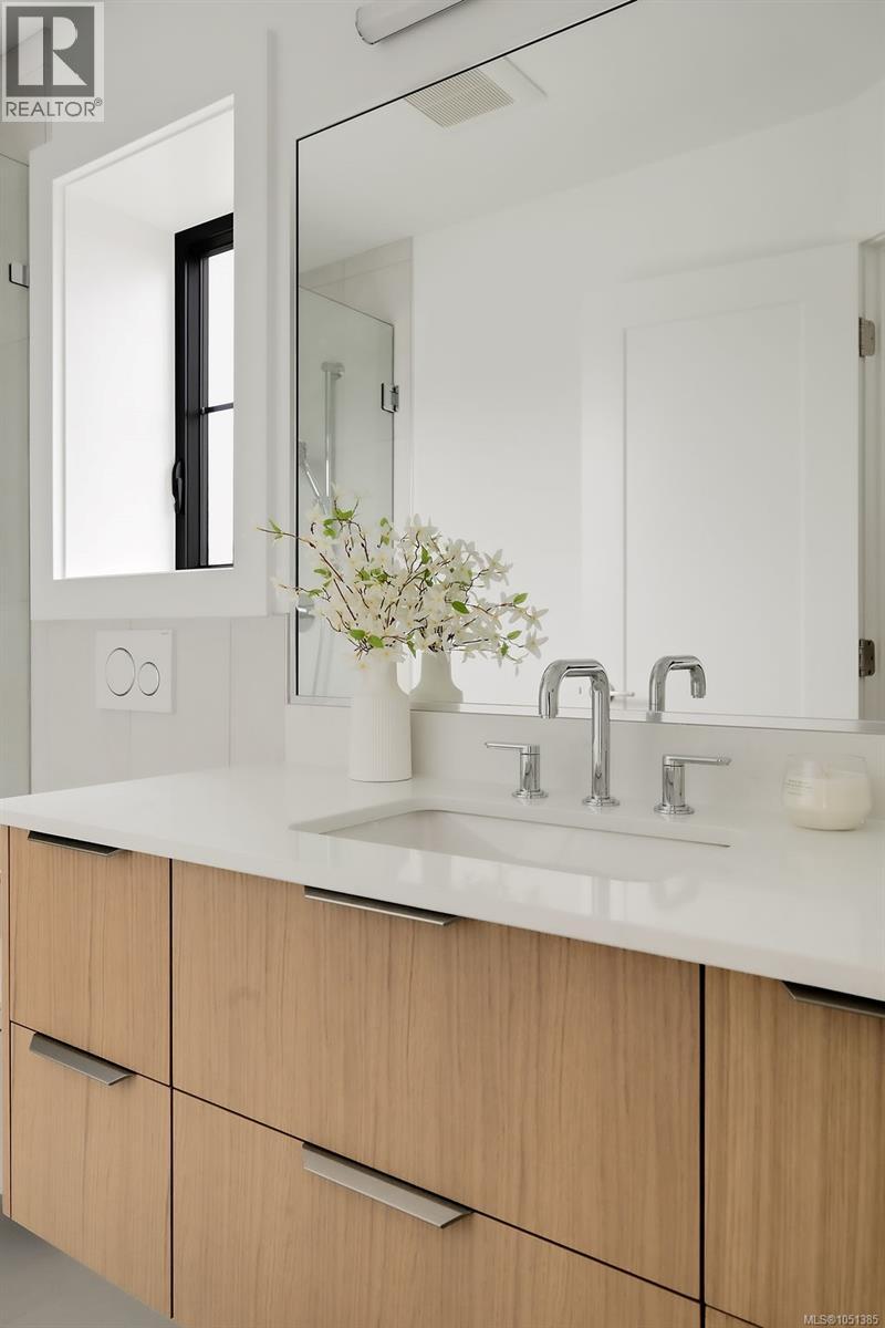 3 2268 Bowker Ave Property Photo 40