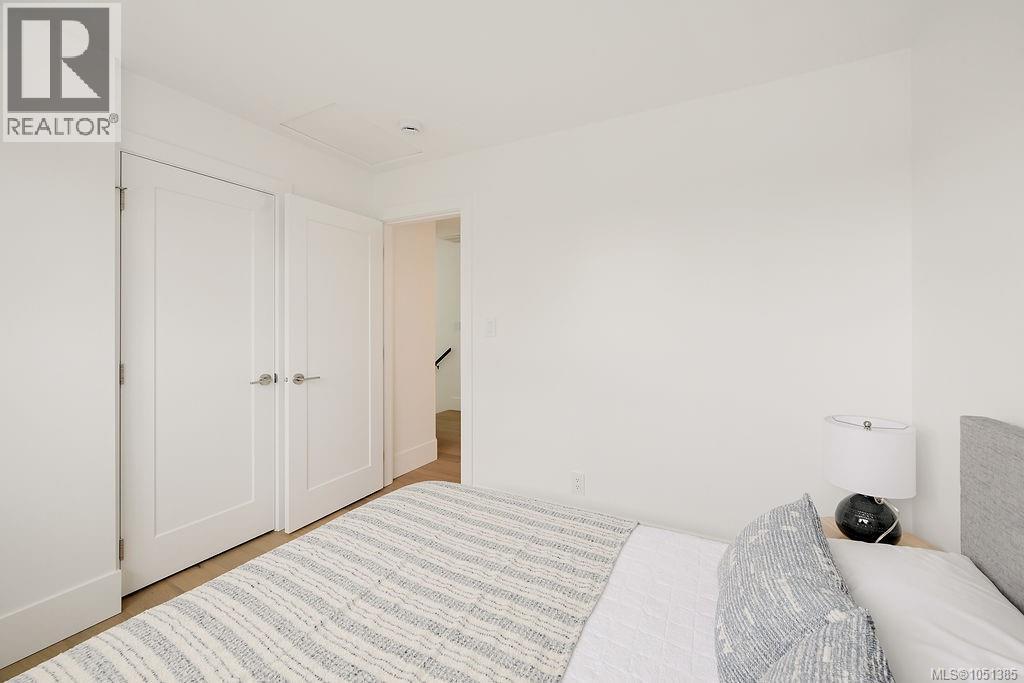 3 2268 Bowker Ave Property Photo 48