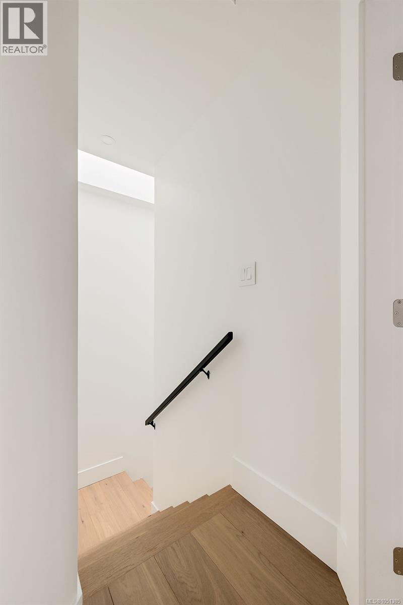 3 2268 Bowker Ave Property Photo 55