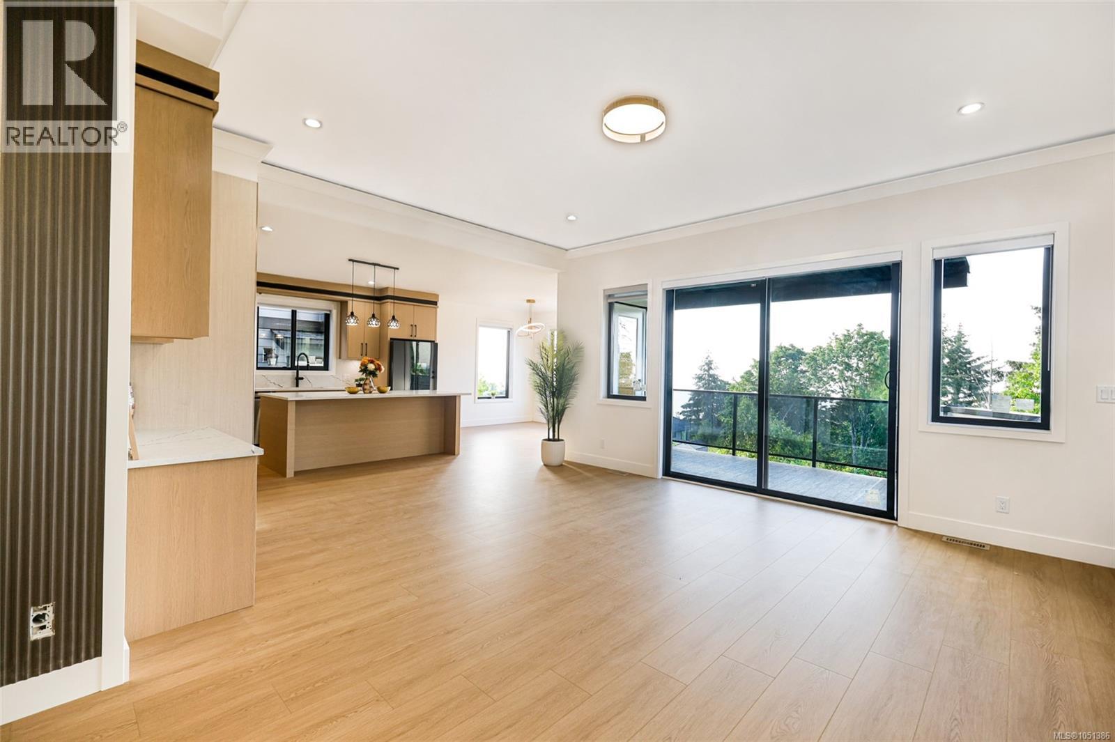 100 Royal Pacific Way Property Photo 16