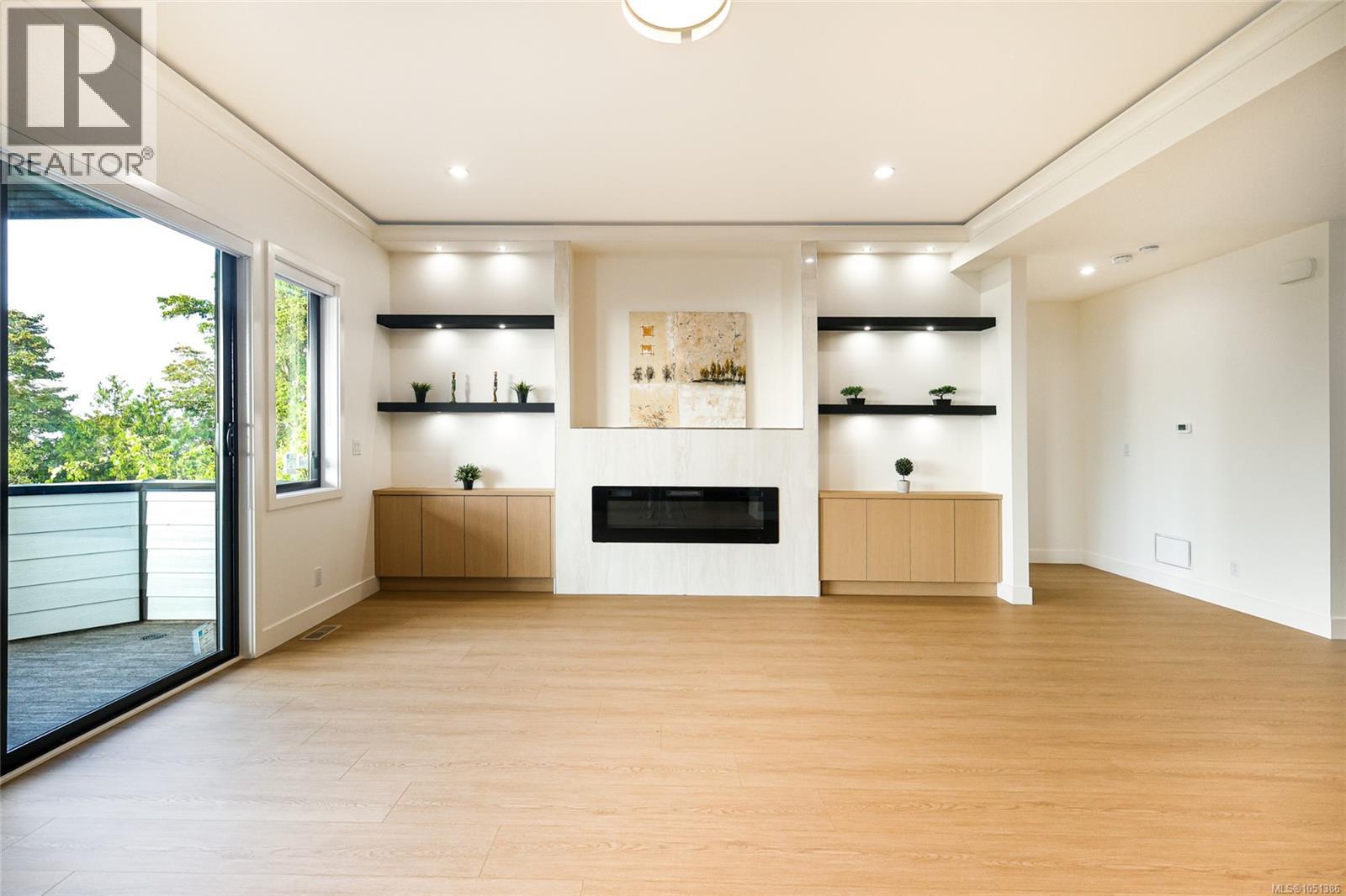 100 Royal Pacific Way Property Photo 18