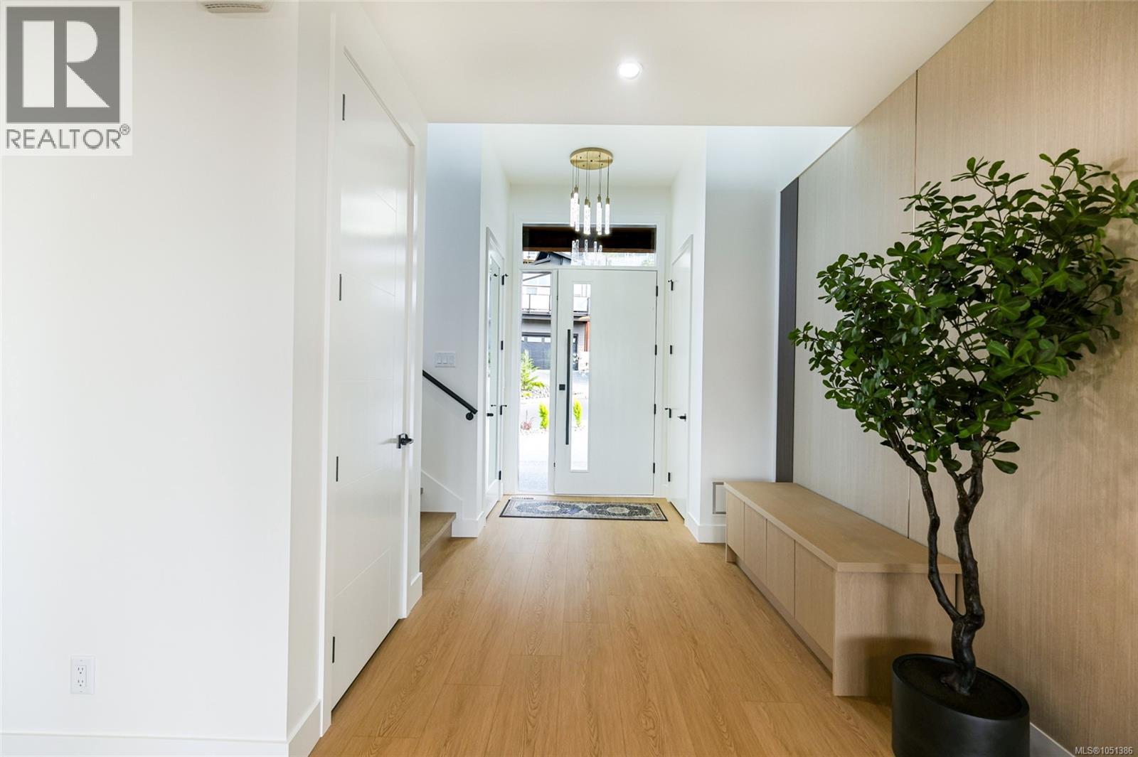 100 Royal Pacific Way Property Photo 33