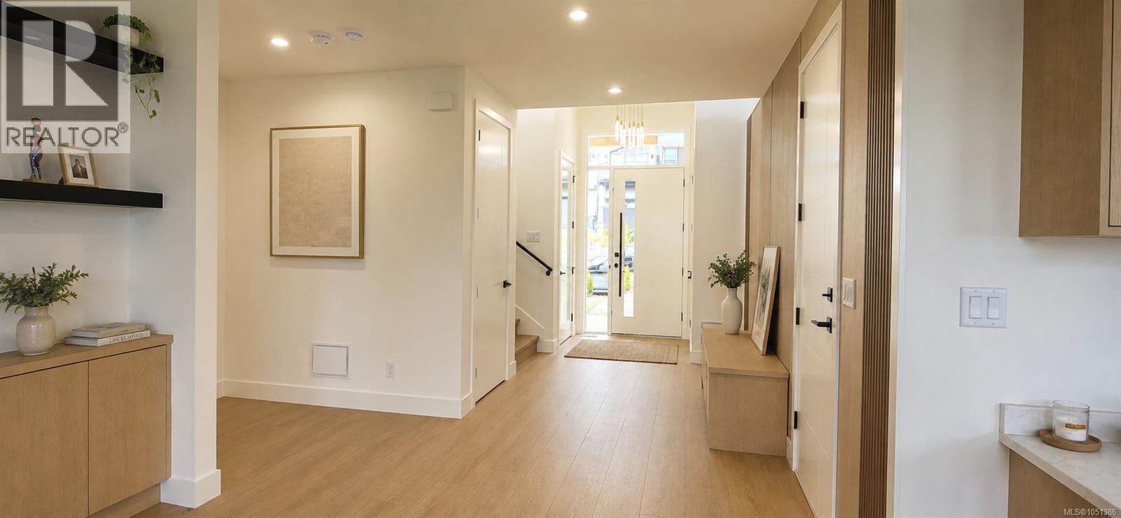 100 Royal Pacific Way Property Photo 36