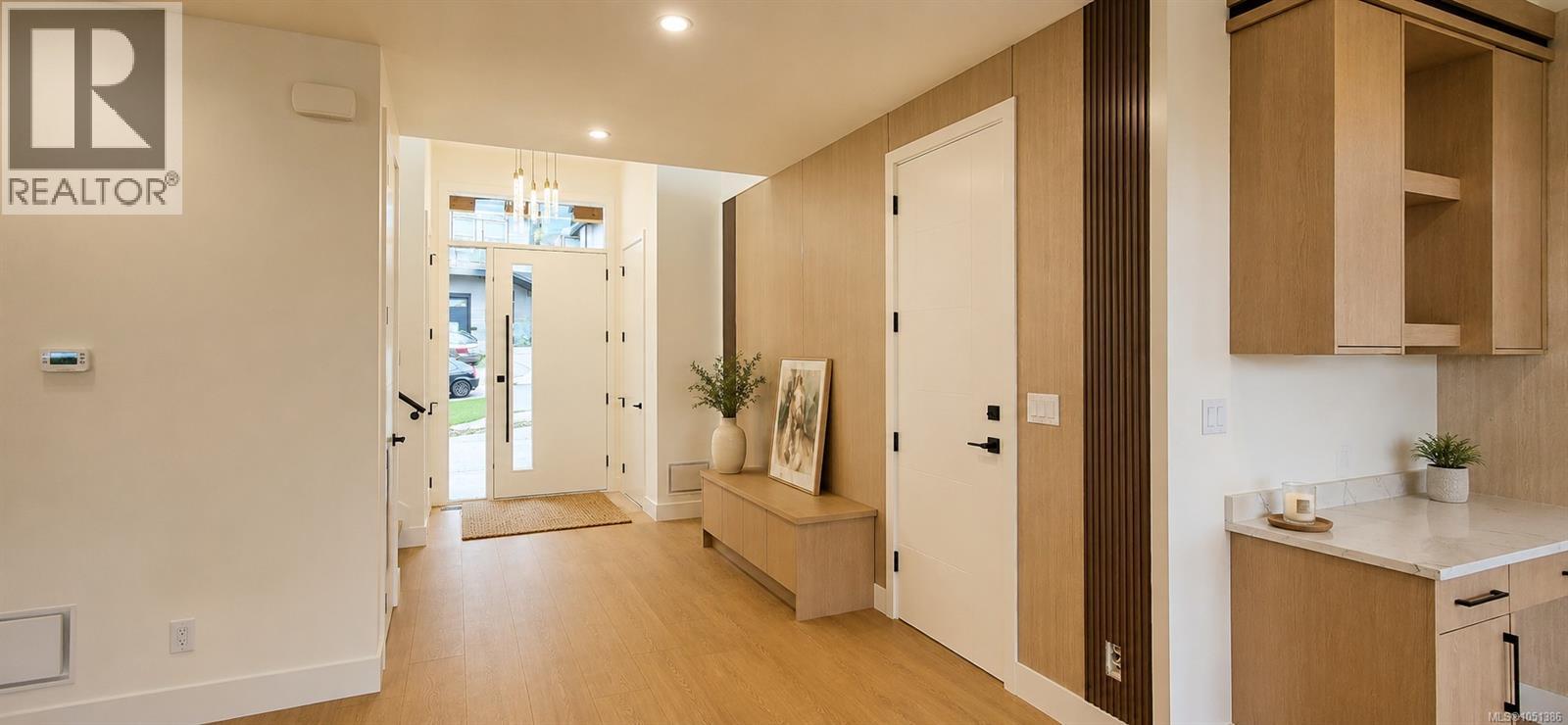100 Royal Pacific Way Property Photo 37