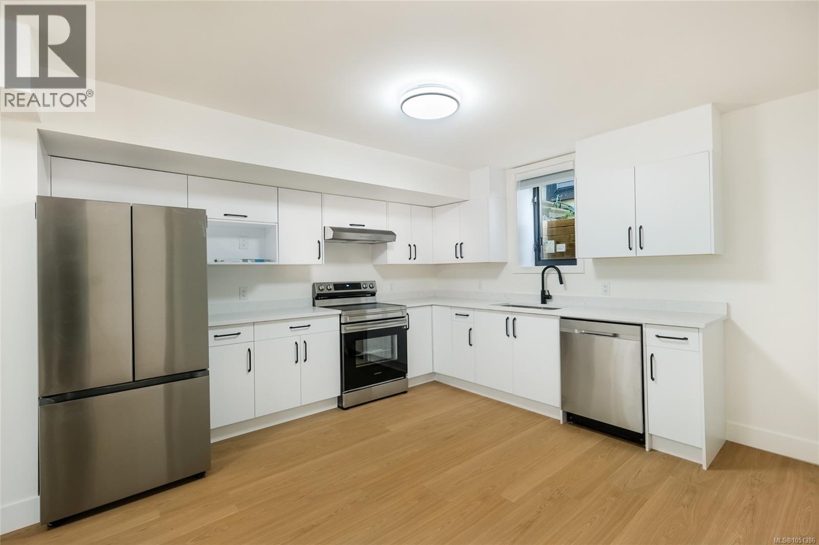 100 Royal Pacific Way Property Photo 54